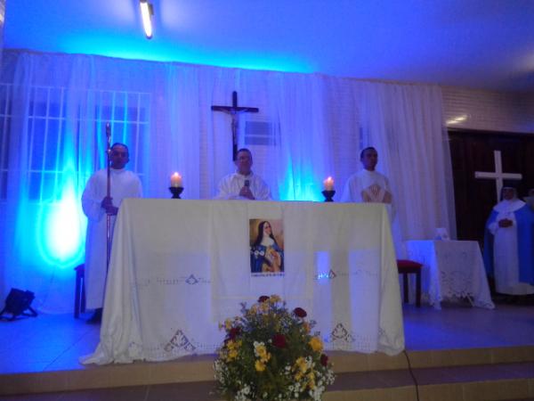 Carreata e missa solene marcam abertura dos festejos de Santa Beatriz em Floriano