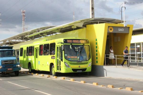 Quatro ônibus coletivos são assaltados em intervalo de seis horas em Teresina