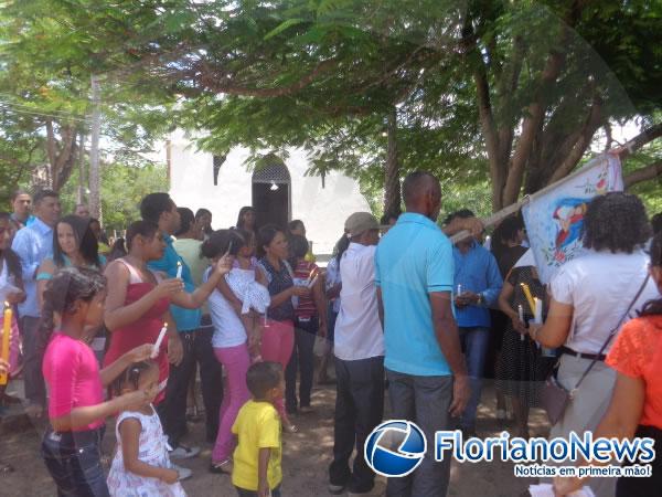 Fieis participaram do encerramento de N. Sr&ordf; do Desterro na comunidade Ara&ccedil;&aacute;s.(Imagem:FlorianoNews)