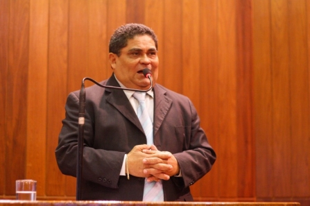 Magalhães diz que adversários do PT fazem terrorismo político