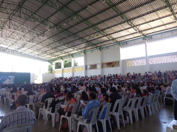 Testemunhas de Jeov&aacute; se re&uacute;nem em Congresso de Distrito.(Imagem:FlorianoNews)