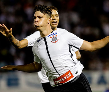 Corinthians vence e segue na briga pelo título na Copa São Paulo