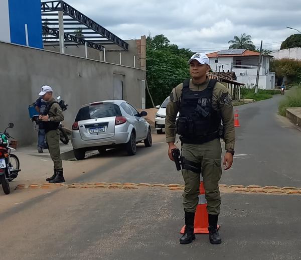 3&ordm; BPM realiza blitz no bairro Catumbi como parte de a&ccedil;&otilde;es preventivas em Floriano(Imagem:Divulga&ccedil;&atilde;o/PM)