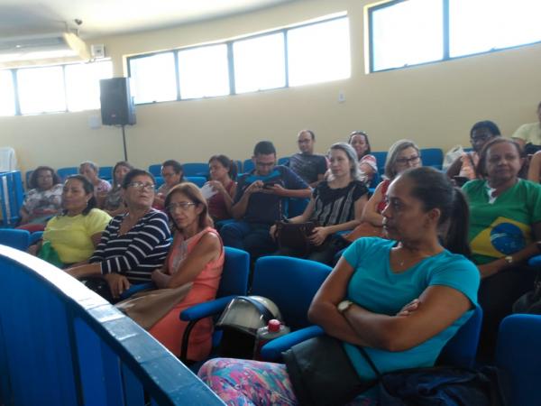  Em assembleia, servidores da Educa&ccedil;&atilde;o decidem fazer paralisa&ccedil;&atilde;o em Floriano(Imagem:FlorianoNews)