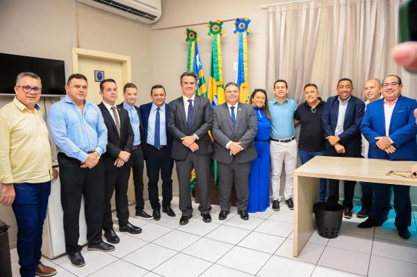Senador Ciro Nogueira realiza um dia inteiro de reuniões e atende prefeitos, vereadores e lideranças de todo o Piauí (Imagem:Suyane Mesquita / ASCOM)