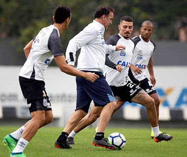 Santos reedita jogo histórico na Libertadores contra o Independiente