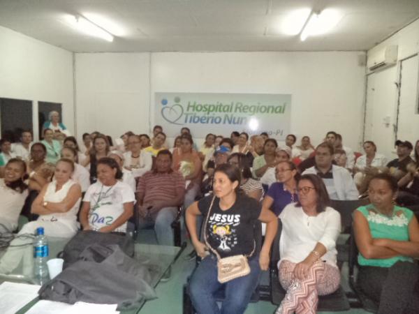 Reuni&atilde;o esclarece d&uacute;vidas sobre a terceiriza&ccedil;&atilde;o do Hospital Regional de Floriano.(Imagem:FlorianoNews)