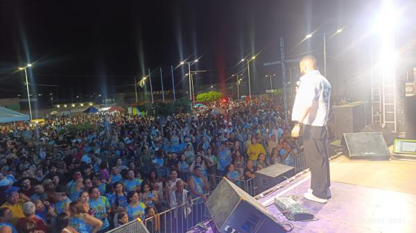 Bloco do Povão 2026 reúne multidão e transforma a Praça Santo Antônio em palco de grande festa(Imagem:FlorianoNews)