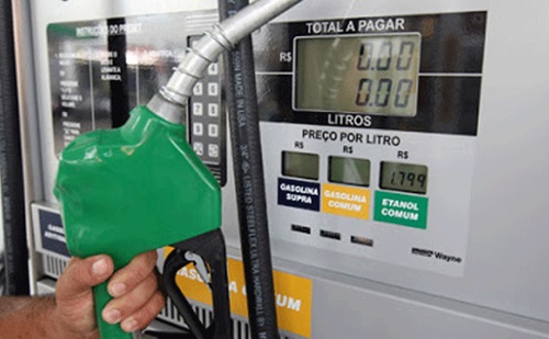 Preço da gasolina se aproxima dos R$ 5 nos postos da capital