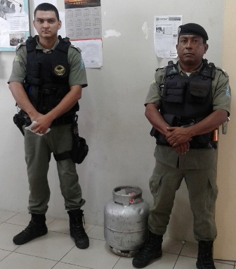 Jovem é flagrado furtando botijão de gás em Floriano
