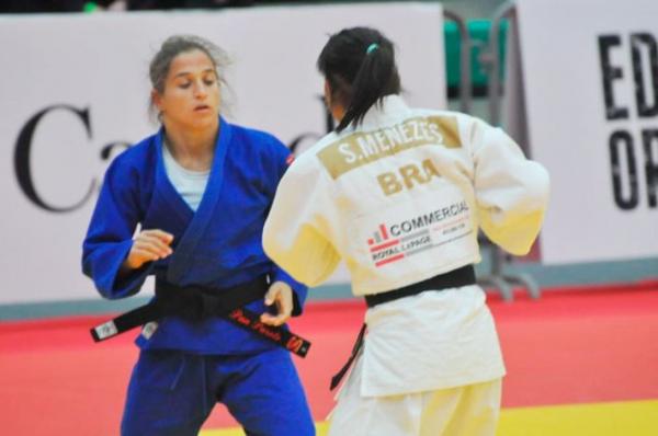  Sarah Menezes e a argentina Paula Pareto na decis&atilde;o do Pan.(Imagem:CBJ/Reprodu&ccedil;&atilde;o/Twitter)