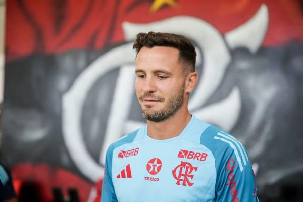 Sa&uacute;l em seu primeiro dia de atividades no Flamengo.(Imagem:Gilvan de Souza/Flamengo)