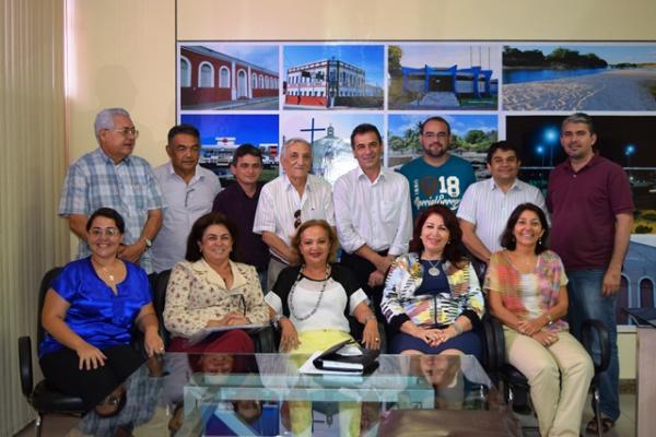 Gilberto Júnior recebe rotarianos na Prefeitura Municipal
