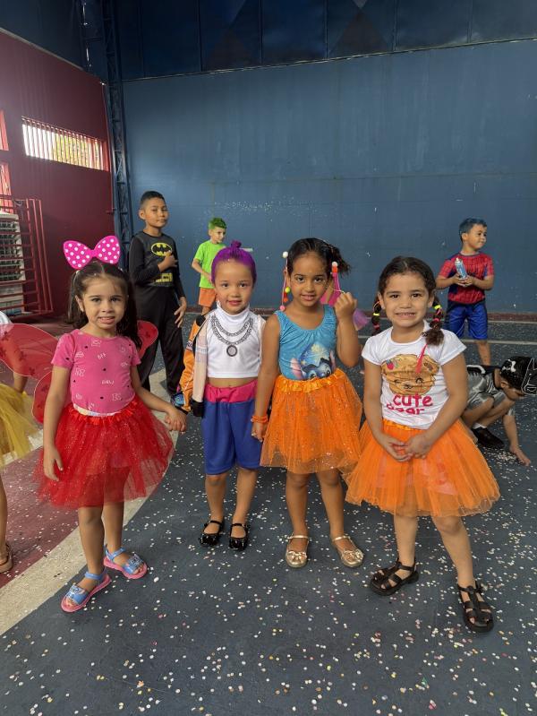 Matinê Neon leva cor, brilho e muita alegria à Escola Pequeno Príncipe em Floriano(Imagem:Divulgação)