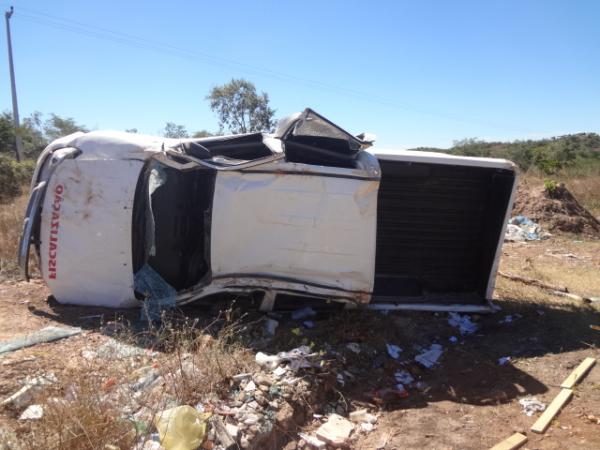 Veículo sai da pista e capota várias vezes em Floriano.(Imagem:FlorianoNews)
