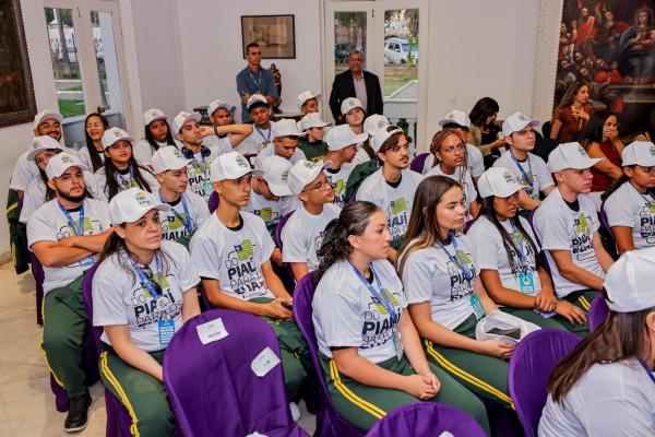 Em recepção aos alunos que farão intercâmbio, governador anuncia que o Seduckathon passa a se chamar