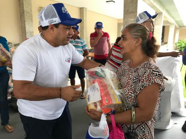Natal Solid&aacute;rio em Bar&atilde;o de Graja&uacute;-MA: Fam&iacute;lia Resende realiza distribui&ccedil;&atilde;o de cestas b&aacute;sicas e peixes.(Imagem:FlorianoNews)