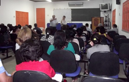 Prefeito se reúne com educadores e fala de crise financeira