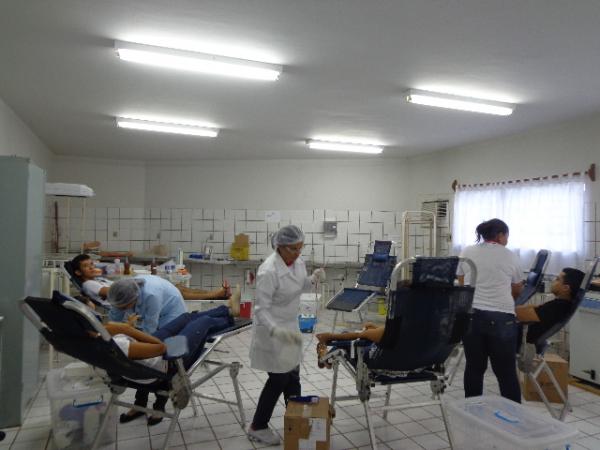 Hemopi transforma doação de sangue em trote solidário na UESPI