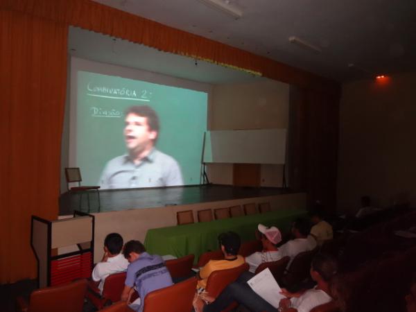 Professores de matem&aacute;tica participam de curso de aperfei&ccedil;oamento.(Imagem:FlorianoNews)