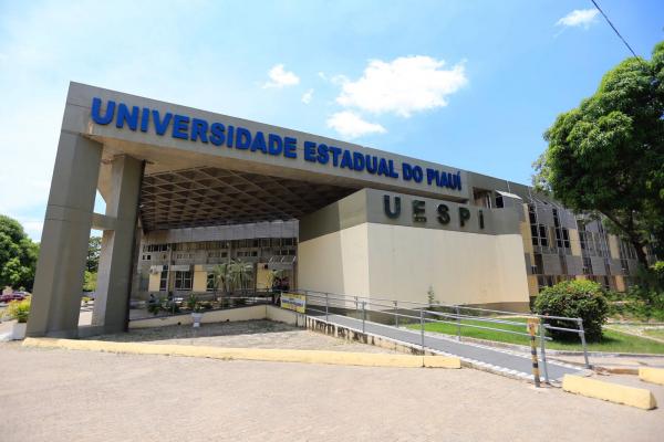 Uespi oferta curso de Inglês sobre a utilização da música como ferramenta de aprendizagem