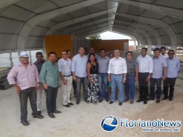 Senador Jo&atilde;o Vicente visitou obras do Mercado do Cruzeiro em Floriano.(Imagem:FlorianoNews)
