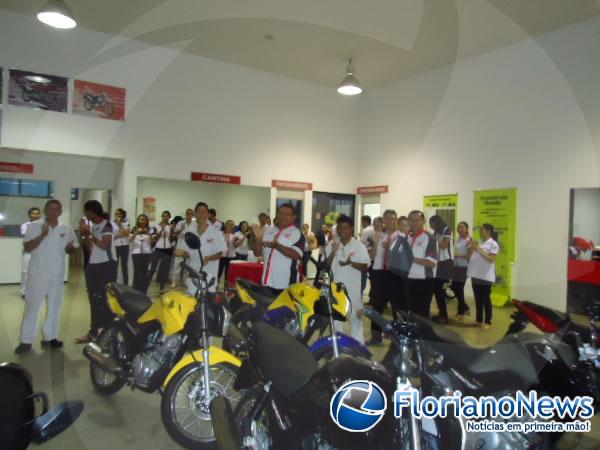 Cajueiro Motos comemora anivers&aacute;rio de seus colaboradores.(Imagem:FlorianoNews)