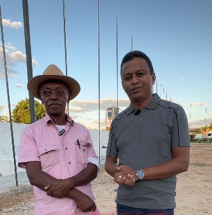 Deputado Dr. Francisco Costa visita obras do primeiro campo society de Floriano