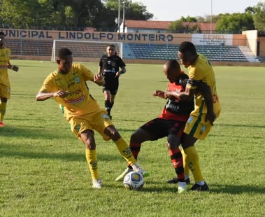 Flamengo sai à frente, mas cede empate e Picos se mantém líder da Série B