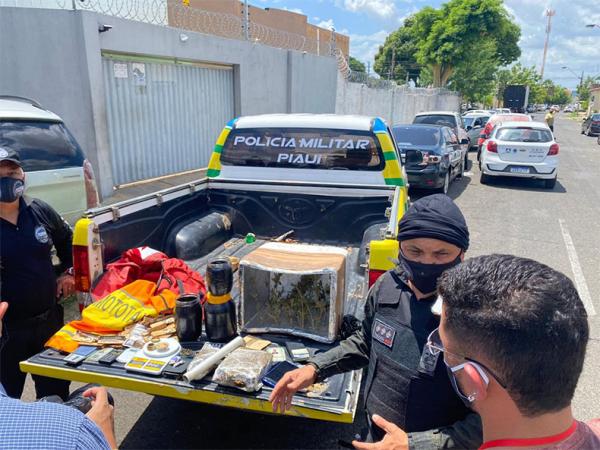 Uma dupla suspeita de traficar drogas em Teresina tinha um grupo na rede social para entregar os pedidos aos clientes por meio de delivery. Os suspeitos foram presos nesta quarta-(Imagem:Reprodução)