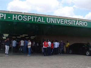 HU convoca mais profissionais aprovados em certame
