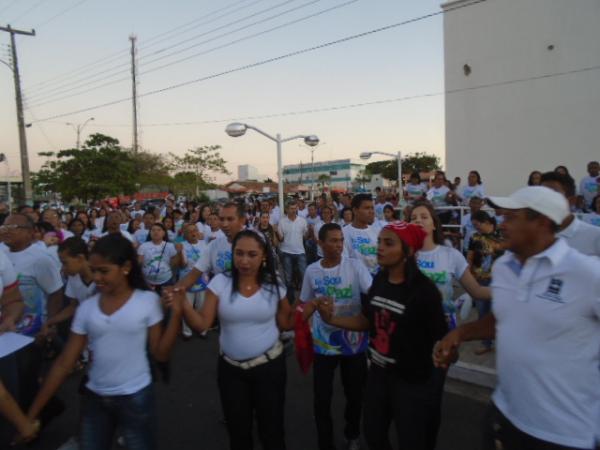 Caminhada pela Paz leva centenas de pessoas &agrave;s ruas de Floriano.(Imagem:FlorianoNews)