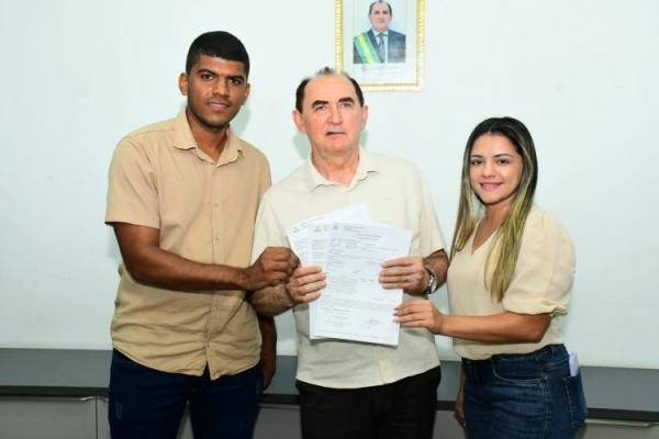 refeitura de Floriano assina ordens de serviço para obras de infraestrutura, lazer e educação no município(Imagem:Secom)