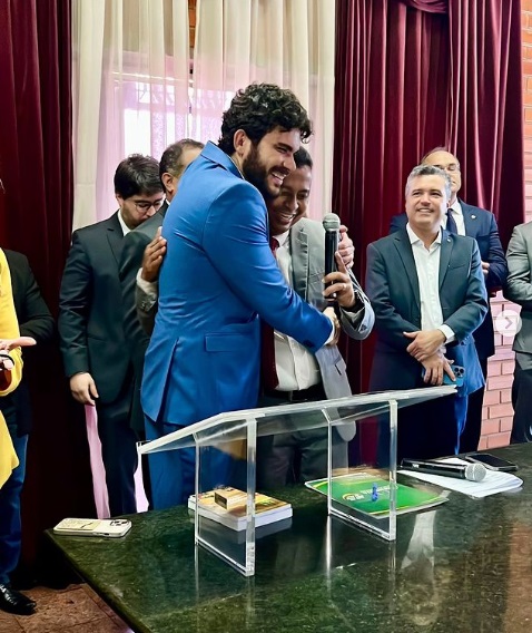 Deputado federal Dr. Francisco Costa celebra posse de Dr. Marcus Vinícius Kalume na Alepi