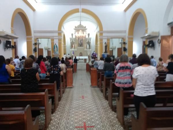 Fi&eacute;is da Igreja Cat&oacute;lica celebram a Quarta-Feira de Cinzas em Floriano(Imagem:FlorianoNews)