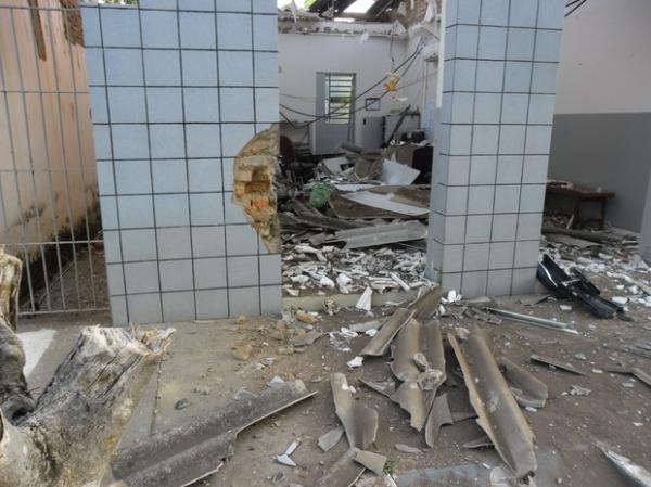 Ag&ecirc;ncia banc&aacute;ria ficou totalmente destru&iacute;da ap&oacute;s a explos&atilde;o.(Imagem:Ellyo Teixeira/G1)