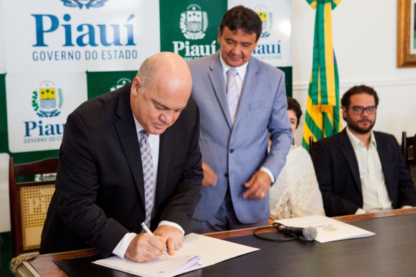 Governo firma compromisso para redução da desigualdade social