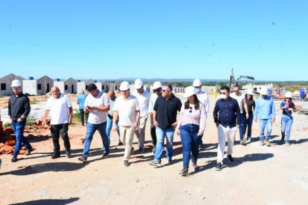 Prefeitura de Floriano visita às obras do programa Minha Casa, Minha Vida no loteamento Bom Jardim(Imagem:Secom)