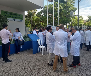 Médicos paralisam atendimentos pela 6ª vez em Teresina