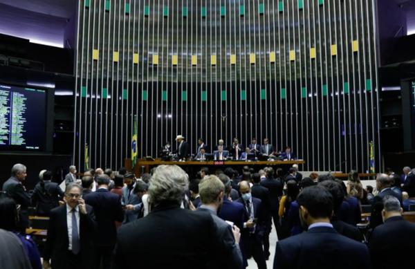 Deputados do Piauí votam a favor da