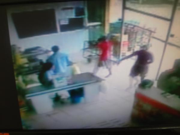 Supermercado &eacute; assaltado no bairro Catumbi.(Imagem:FlorianoNews)