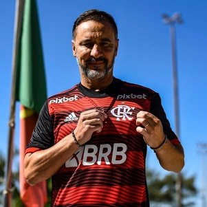Vítor Pereira chega ao Rio e explica opção pelo Flamengo: "Possibilidade de lutar por tantos títulos