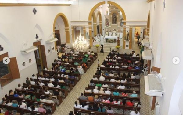 Dom Edivalter Andrade encerra capítulo na Diocese de Floriano com emocionante celebração de envio.(Imagem:Reprodução/Instagram)