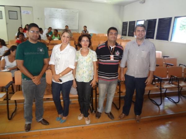 Merendeiras da zona urbana participam de curso de capacita&ccedil;&atilde;o.(Imagem:FlorianoNews)