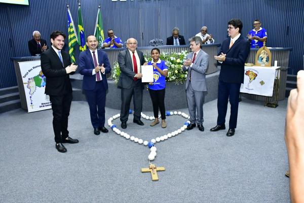 Poder Legislativo de Floriano homenageia Terço dos Homens Mãe Raína com sessão solene(Imagem:CMF)