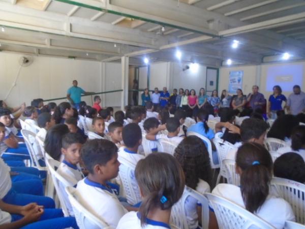  Projeto que visa o uso racional de &aacute;gua e energia el&eacute;trica contempla escolas da Rede Municipal.(Imagem:FlorianoNews)