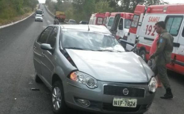 Acidente automobil&iacute;stico na &aacute;rea de Floriano deixa um morto e quatro feridos.(Imagem:Piauinoticias.com)