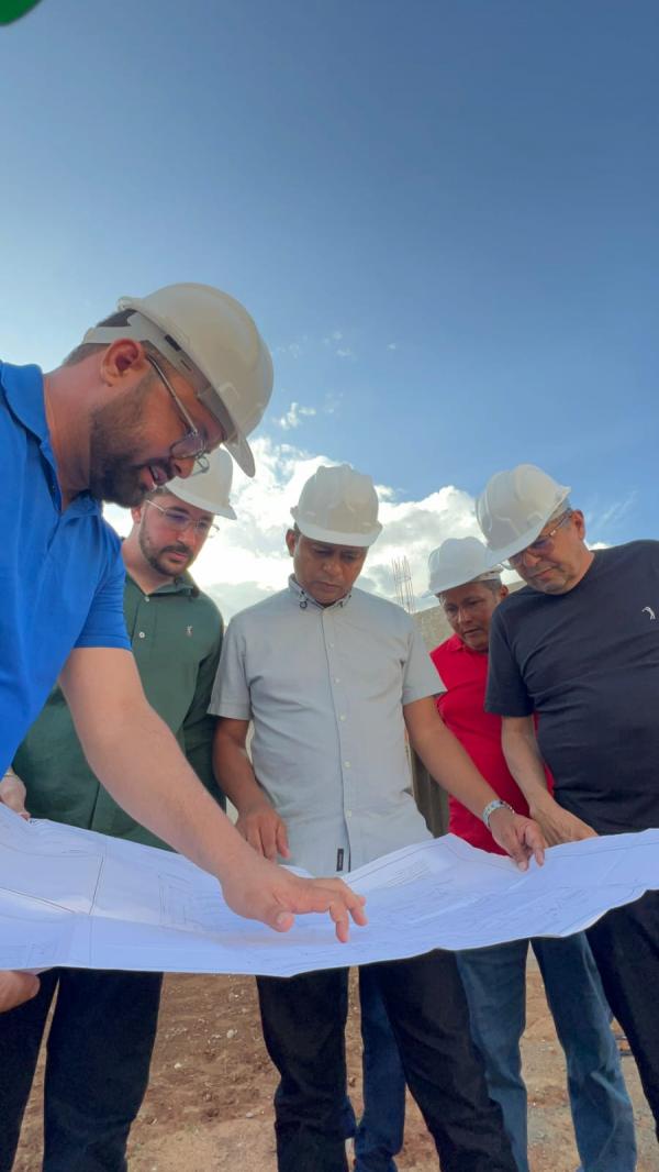 Deputado Dr. Francisco visita obra do CER em Uruçuí.(Imagem:Ascom)