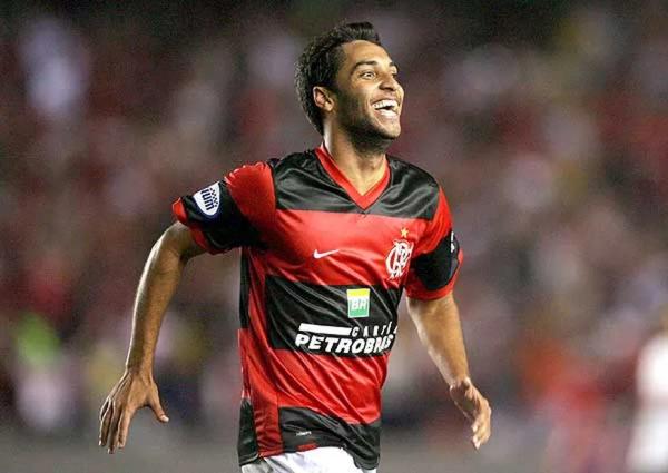 Ibson comemora pelo Flamengo. Meia jogou tr&ecirc;s vezes pelo clube.(Imagem:Alexandre Cassiano/O Globo)