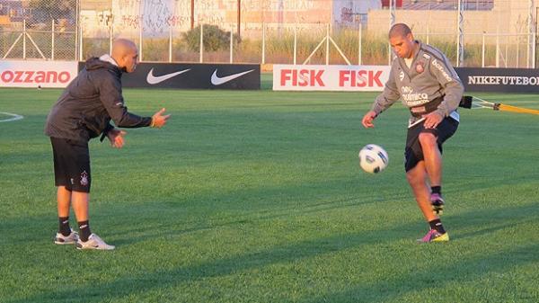 Estreia de Adriano pelo Corinthians será contra o Flamengo, diz jornalista